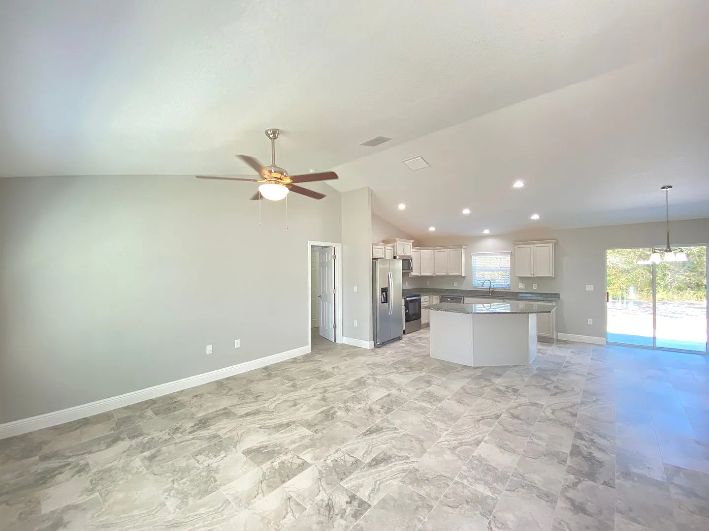 Desirable Sw Ocala Neighborhood 4/2/2 *Won't Last* — Photo 4