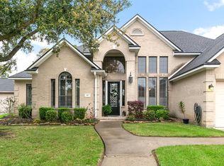 60 Southernwood Ct, Lake Jackson, TX 77566