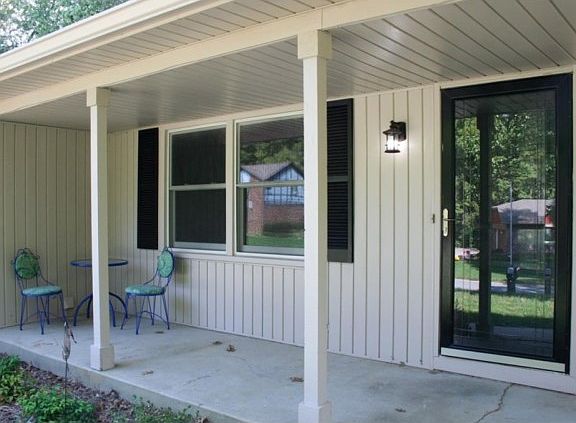 2nd image of 907 Leisure Ln