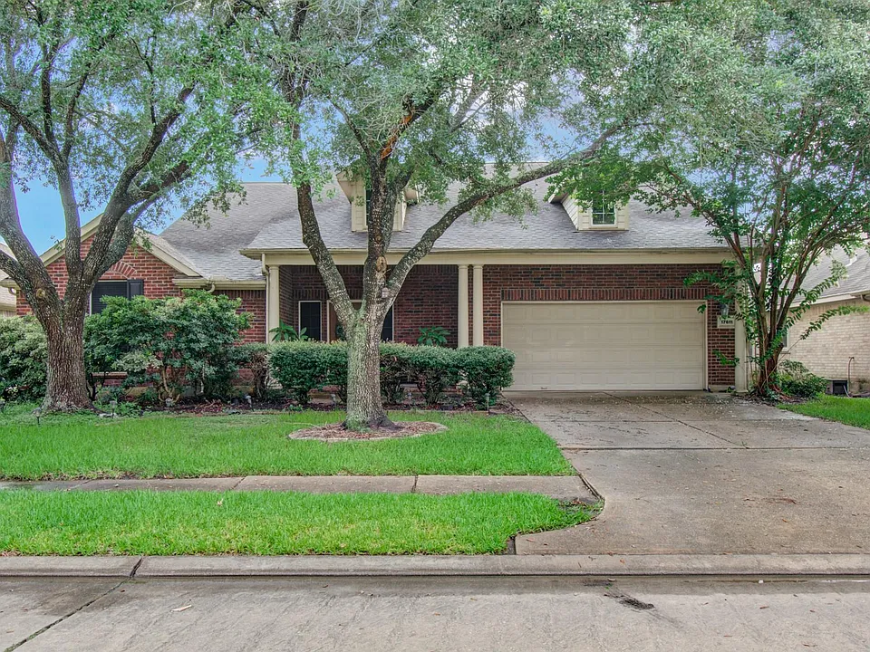 17611 Emerald Garden Ln