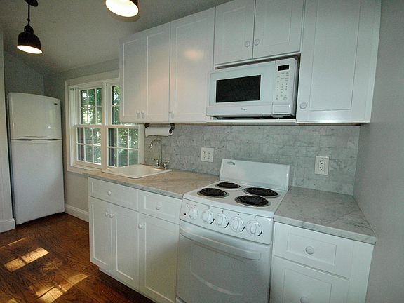5th image of 94 Millport Ave