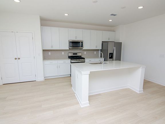 5th image of 506 Forsberg Ct