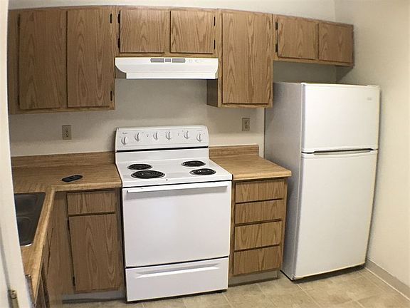 3rd image of 1084 Rock Blvd