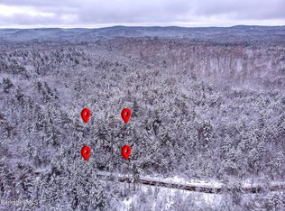 25 Hopkins Ln, Becket, MA 01223