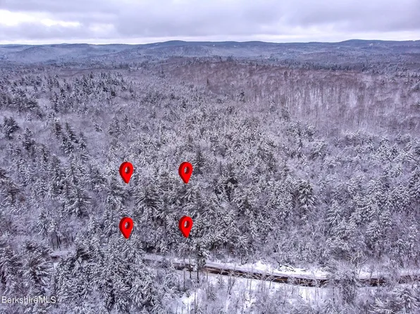 25 Hopkins Ln, Becket, MA 01223