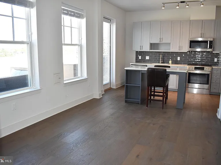 6803 Cameron #Penthouse 3 — Photo 28