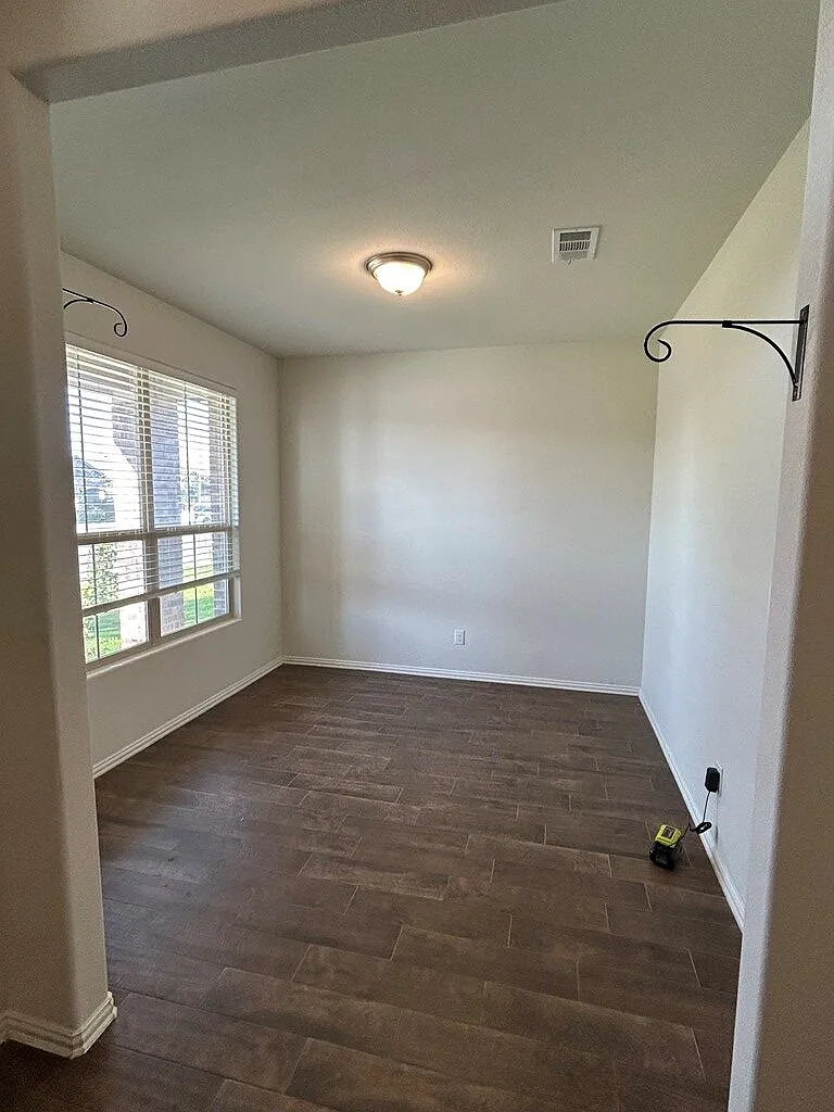 3 bed, 2.0 bath, 1701 sqft, $2,500 — Photo 3
