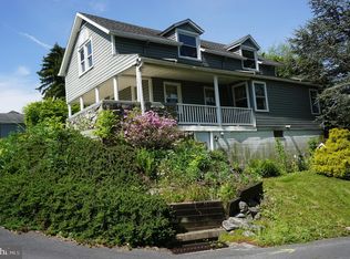 900 Locust St, Mount Wolf, PA 17347