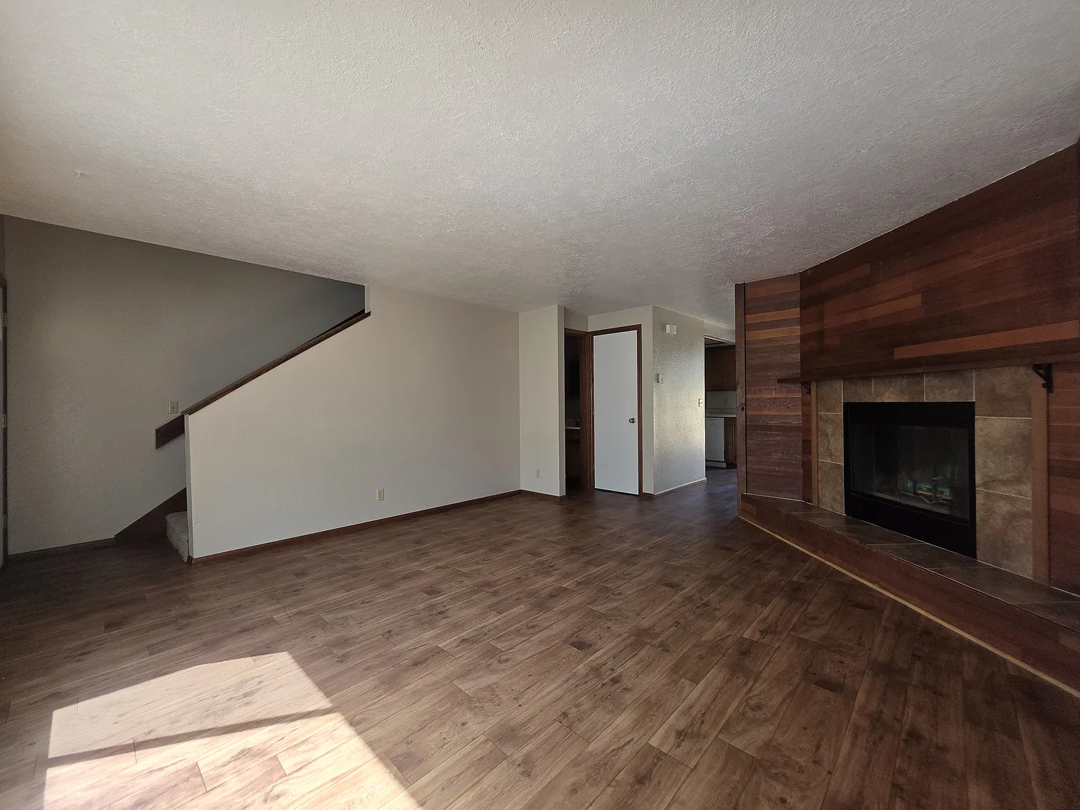 2 bed, 1.5 bath, 1098 sqft, $1,695 — Photo 4
