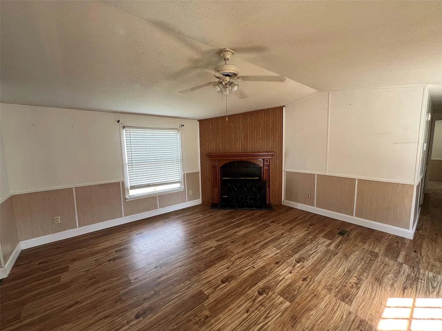 3 bed, 1280 sqft, $1,300 — Photo 3