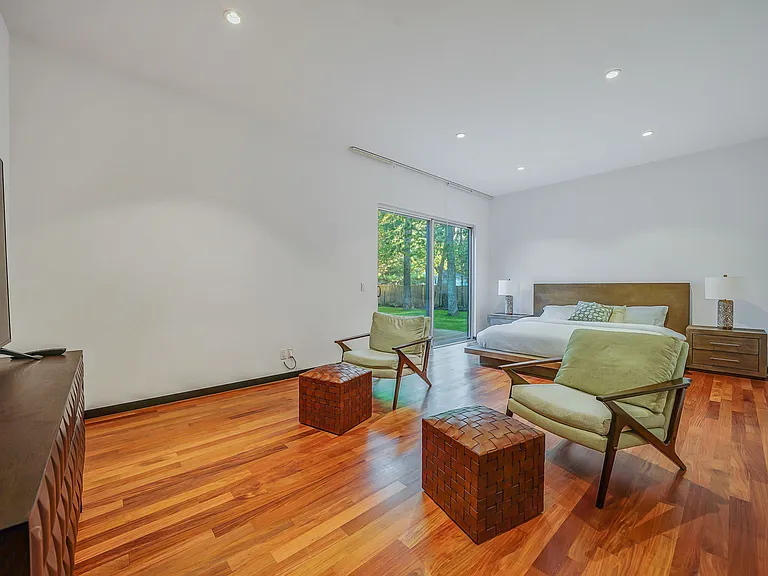 121 Montauk Hwy — Photo 56