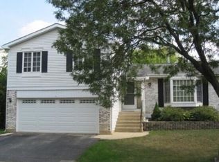 106 Lilac Ct, Rolling Meadows, IL 60008