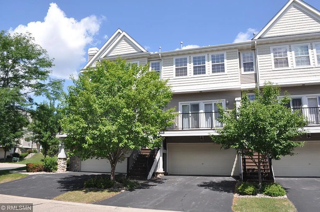 2 bed, 1.5 bath, 1400 sqft, $1,900 — Photo 1
