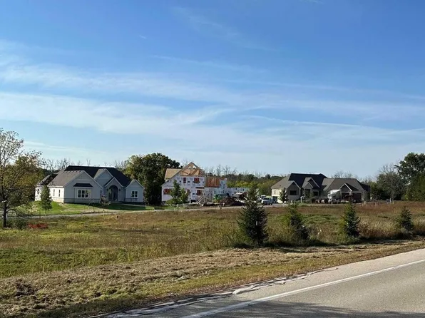 3720 West CLUB CIRCLE, Mequon, WI 53092