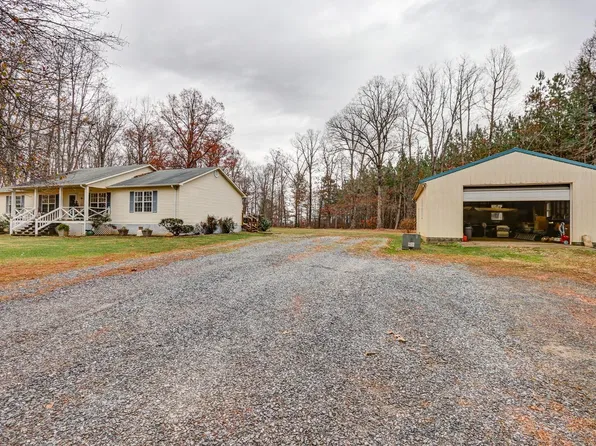 1048 Collins Ferry Rd, Gladys, VA 24554