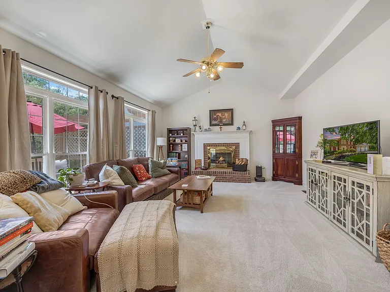 26 Kirby Ln — Photo 17