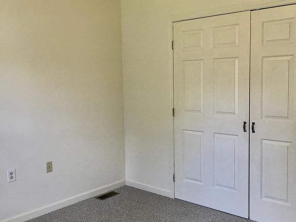 5th image of 106A N Central Ave #A