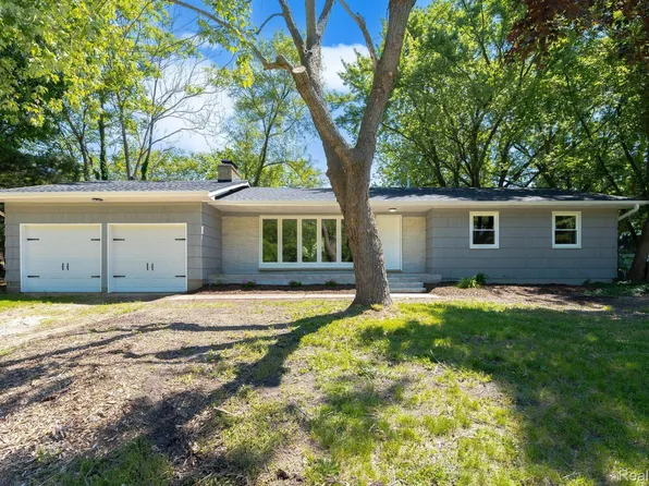 1100 Sunset Dr, Holly, MI 48442