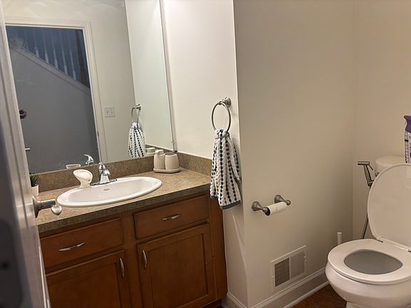 5th image of 44700 Heather Ln #19