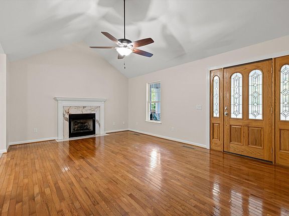 2nd image of 152 Ridgeway Cir