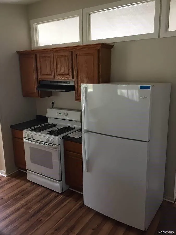 3 bed, 1050 sqft, $1,750 — Photo 3