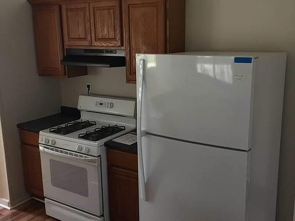 3rd image of 29609 Everett St