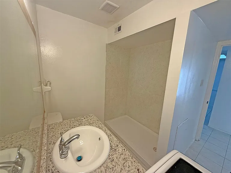 12633 Memorial Dr #3/16 — Photo 2