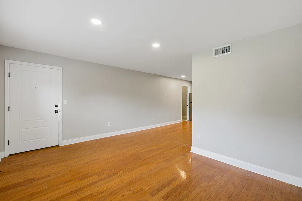 2 bed, 1.0 bath, 960 sqft, $2,195 — Photo 3