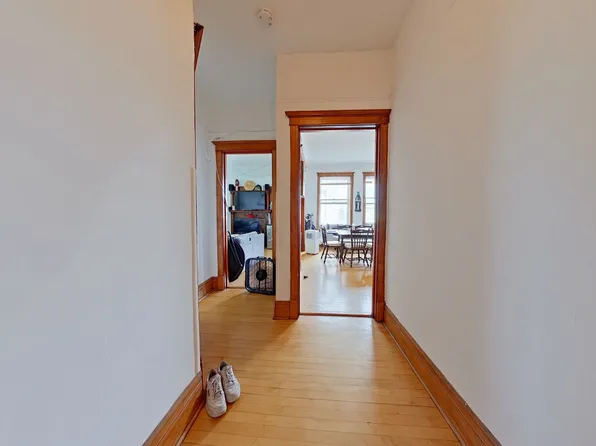 1015 W School St #3, Chicago, IL 60657
