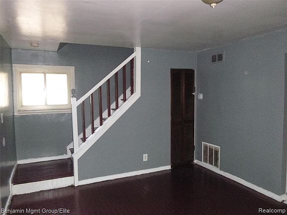 3rd image of 31521 Alpena Ct