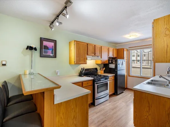 10720 Rockford Rd APT 212, Plymouth, MN 55442