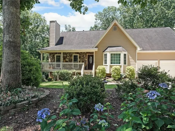 1960 Fernwood Dr, Lawrenceville, GA 30043