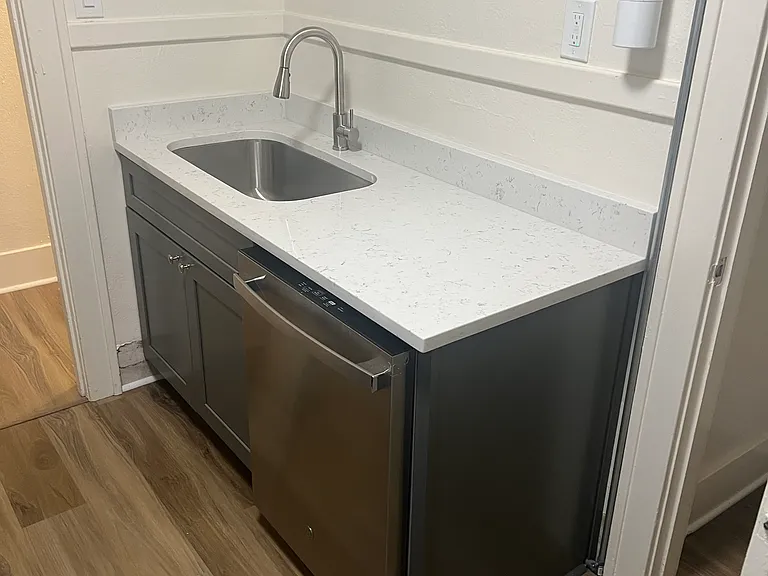 1237 Commerce Ave #10 — Photo 11