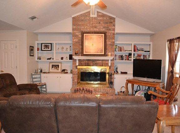 4th image of 210 Lost Pines Cir