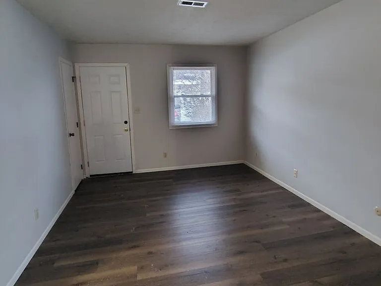 1238 Green Valley Dr — Photo 2