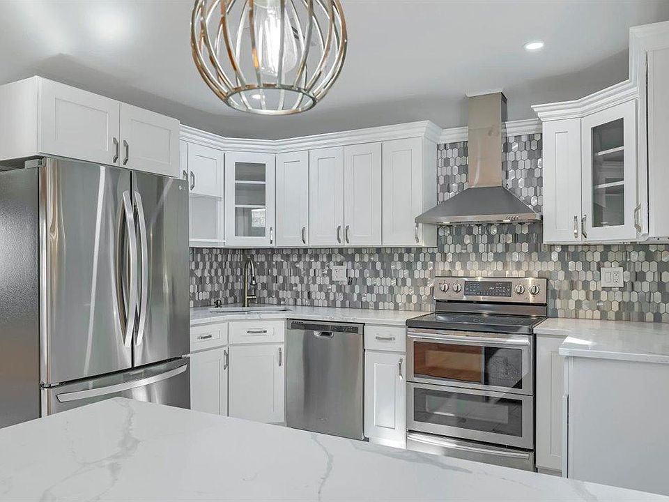 1st image of 98 Birchwood Dr