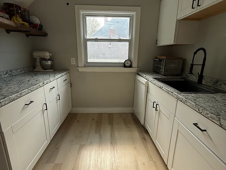231 Morgan St #4 — Photo 1