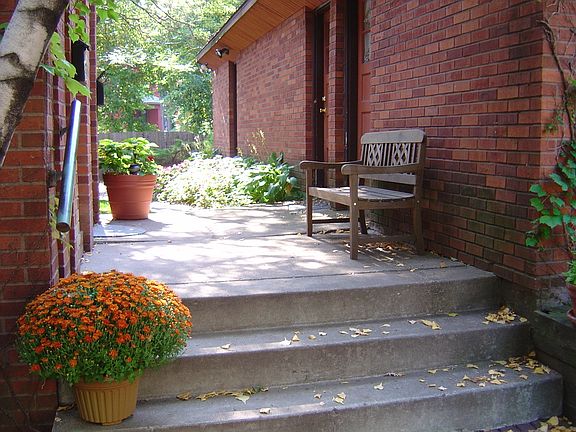 2nd image of 262 Maiden Ln