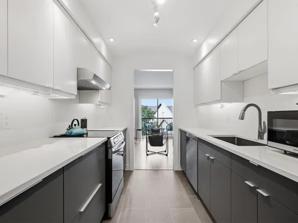 2131 Maitland St, Halifax, NS B3K 2Z8