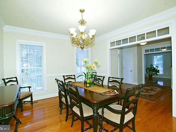 4th image of 10127 Lakehaven Ct
