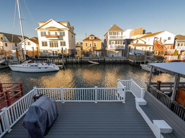 35 W 11th Rd, Broad Channel, NY 11693