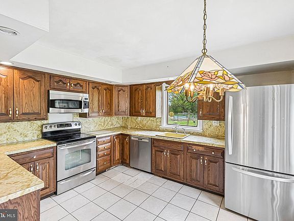 2nd image of 77 Wren Dr