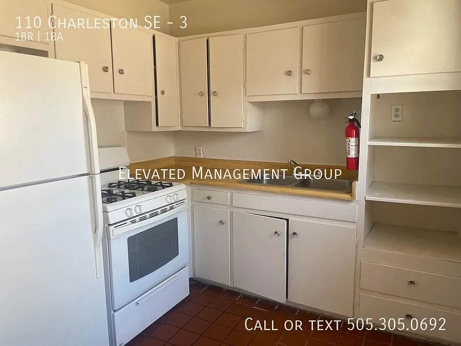 Renovated Spacious 1 Bedroom/1 Bath! $100 Off The First Full Month's Rent! Coming Soon! — Photo 1