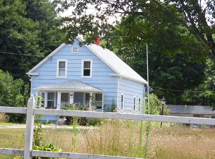 2nd image of 13 Cady St
