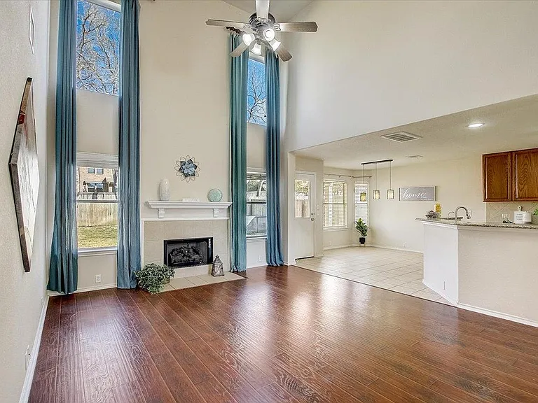 537 Golden Creek Dr — Photo 11