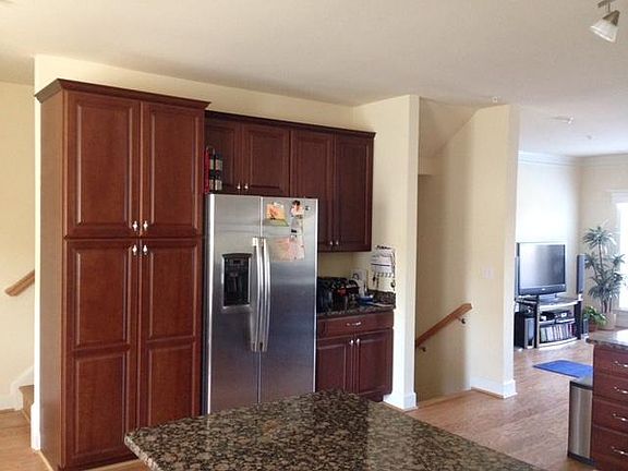 4th image of 562 Marina Landing Ln