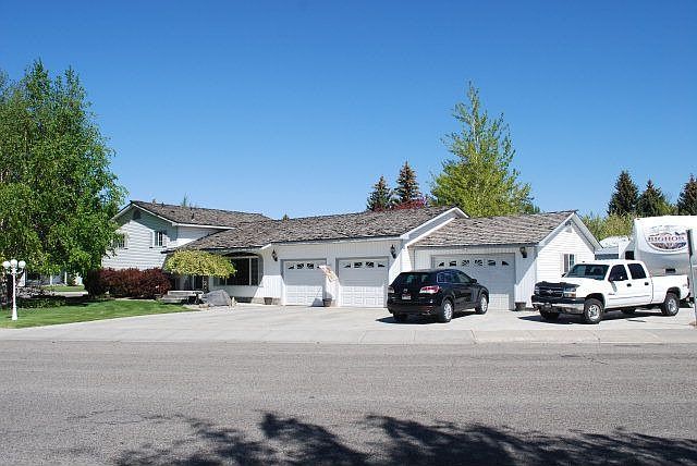 1st image of 2295 Eastview Dr