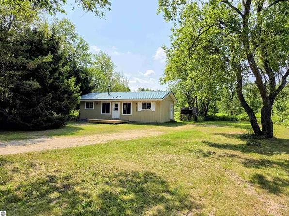10500 Montrose Dr, Mancelona, MI 49659
