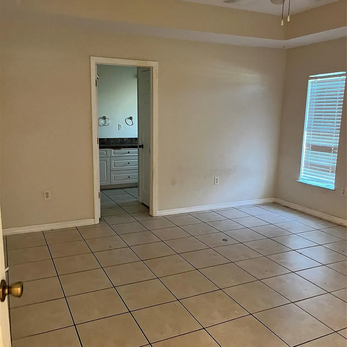 3 bed, 2.0 bath, 1494 sqft, $2,100 — Photo 4