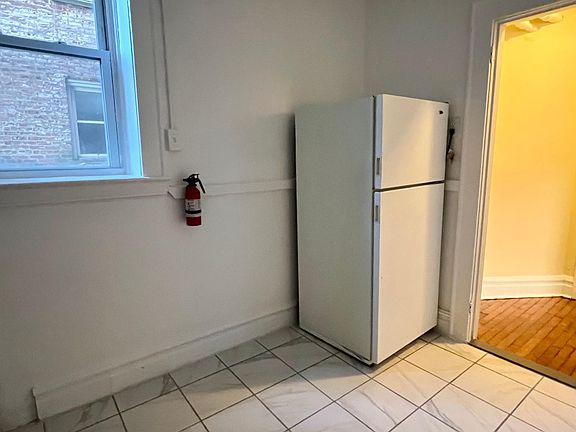 3rd image of 10 Roosevelt Pl #B